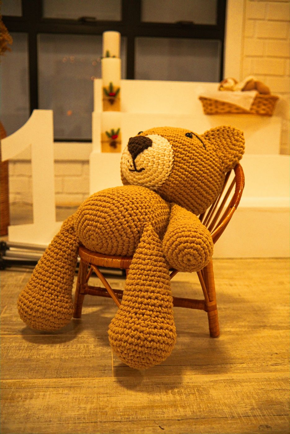 Urso de crochê na cadeirinha